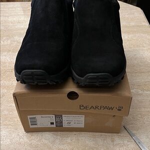 NWT - BearPaw Men's or women Black Suede shoes